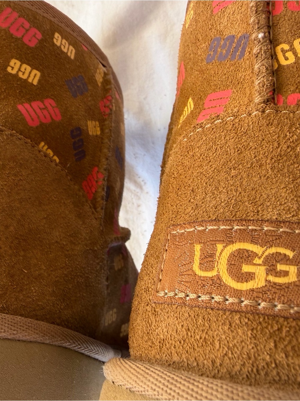 UGG Kids Like New!! Jona Confetti Logo Suede Boots Sz 3 - Picture 6 of 11